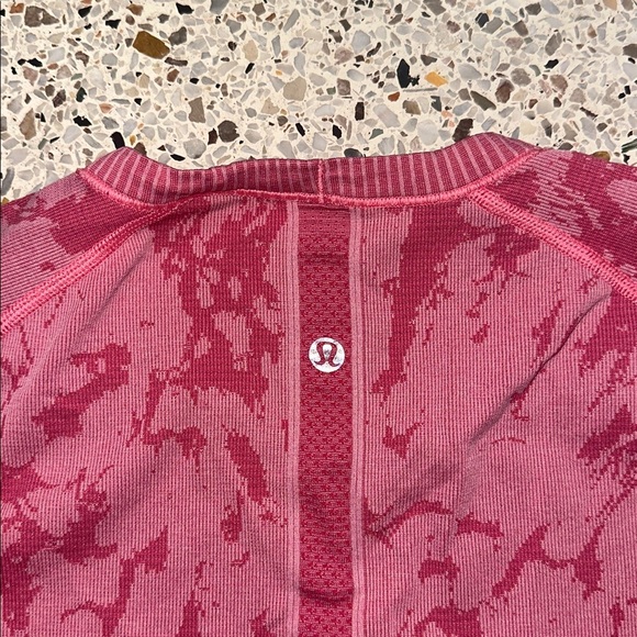EUC Lululemon swiftly tech short sleeve pink camo 8 - Picture 6 of 6